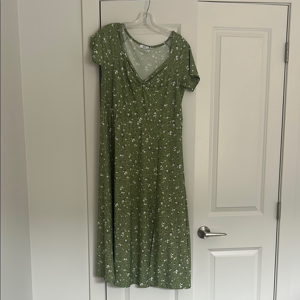 Ardene Green V-Neck Short Sleeve Midi Dress